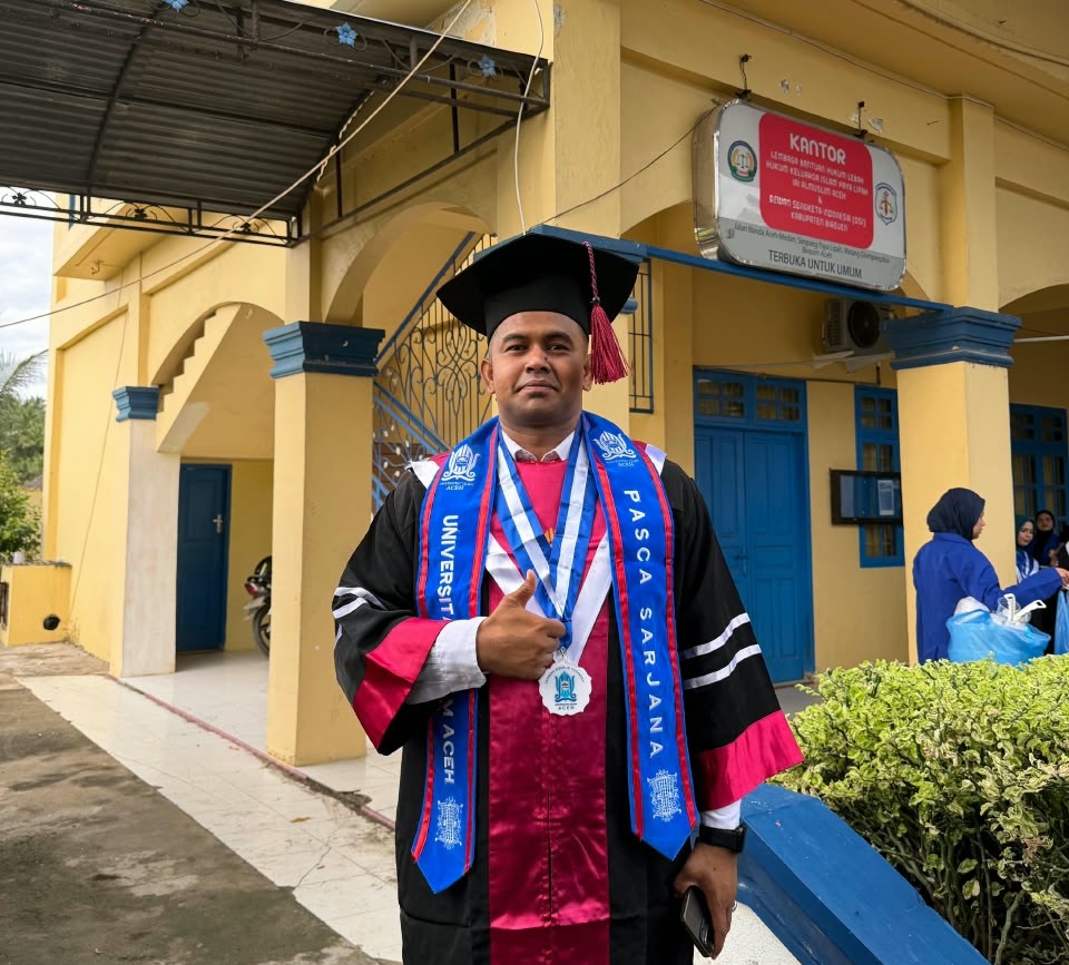Sekretaris PC GP Ansor Pidie Jaya, Tgk. Muhammad, S.Pd., M.Pd. saat wisuda S2
